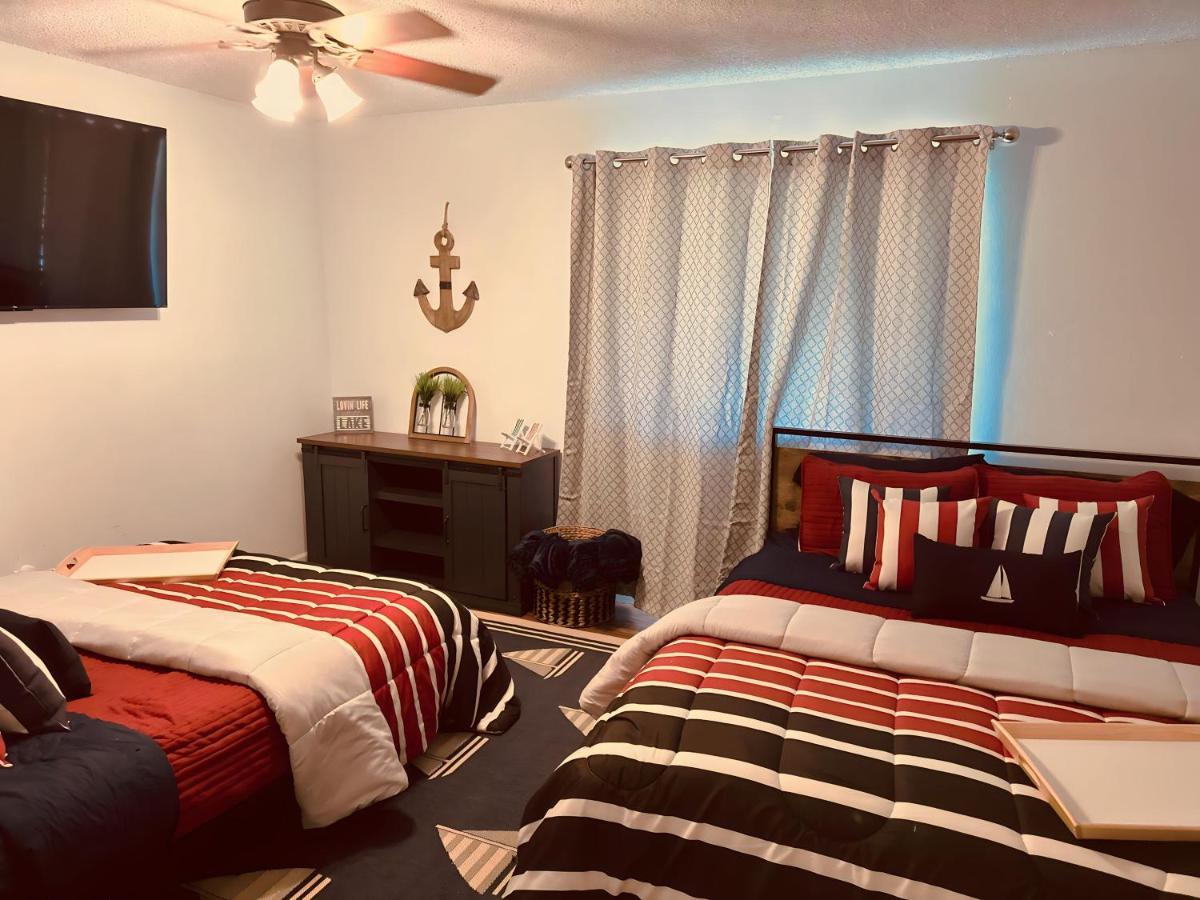 Jet Skis, View, Sleeps 8, Hottub, Firepit, Pet Friendly! Canyon Lake